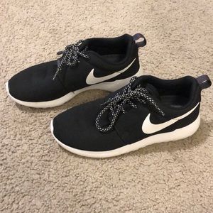 Nike Roshe Sneakers